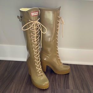 Womens size 8 tan Hunter rain boots